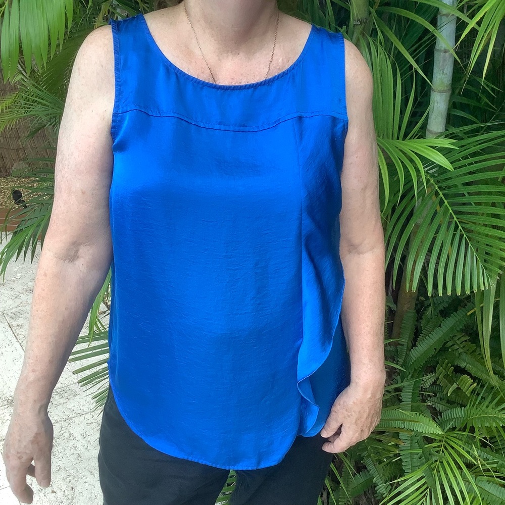 VOILET & CLAIRE Beautiful blue top with ruffle